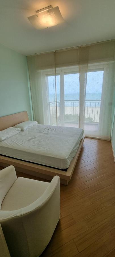 International Seaview Apartment *