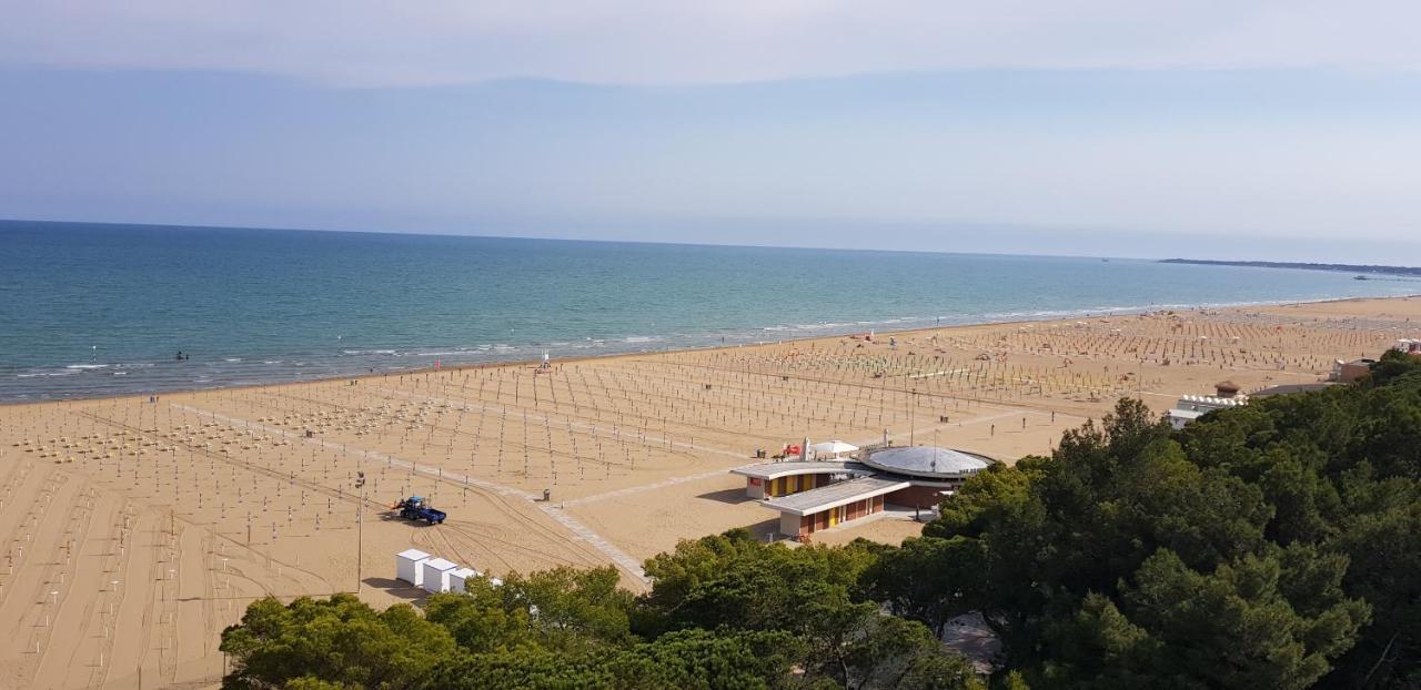 International Seaview Apartment *
