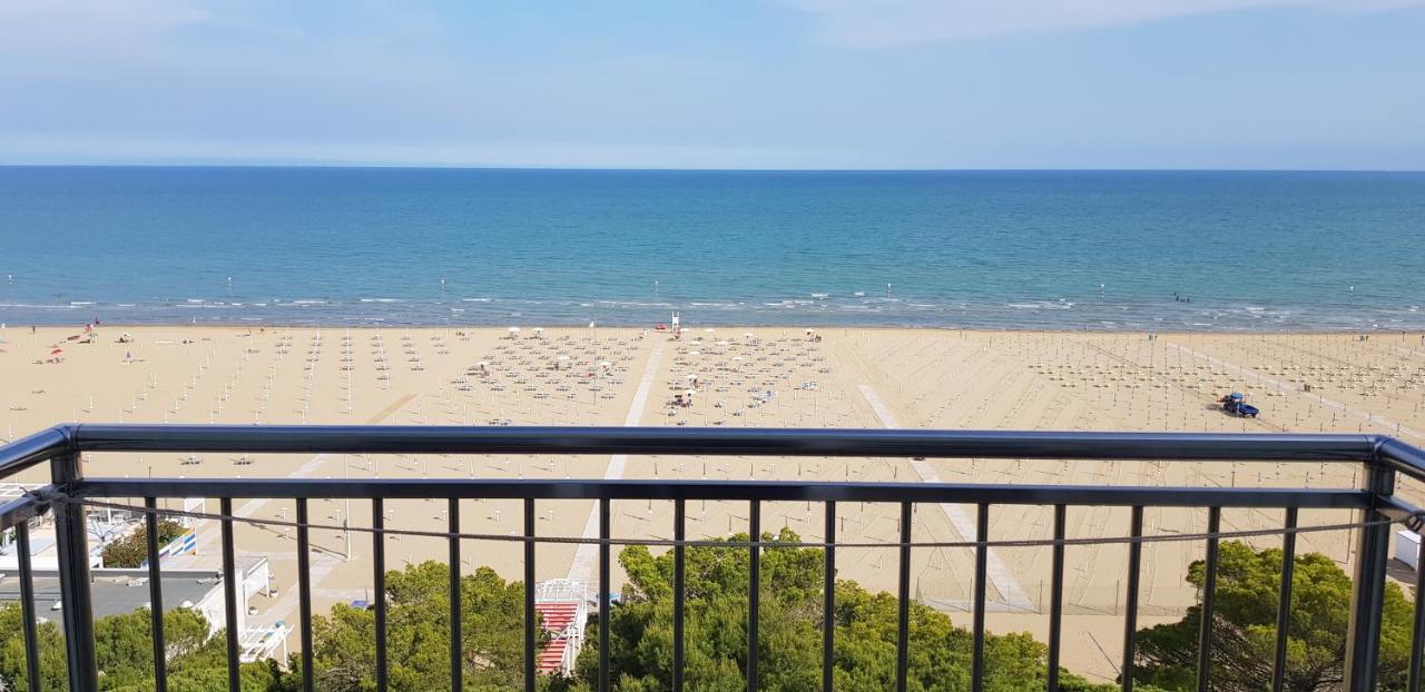 International Seaview Apartment *