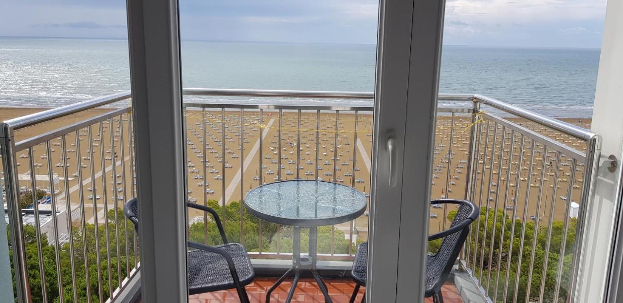 International Seaview Apartment *